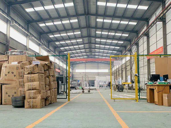 濟(jì)南不銹鋼水箱生產(chǎn)車(chē)間